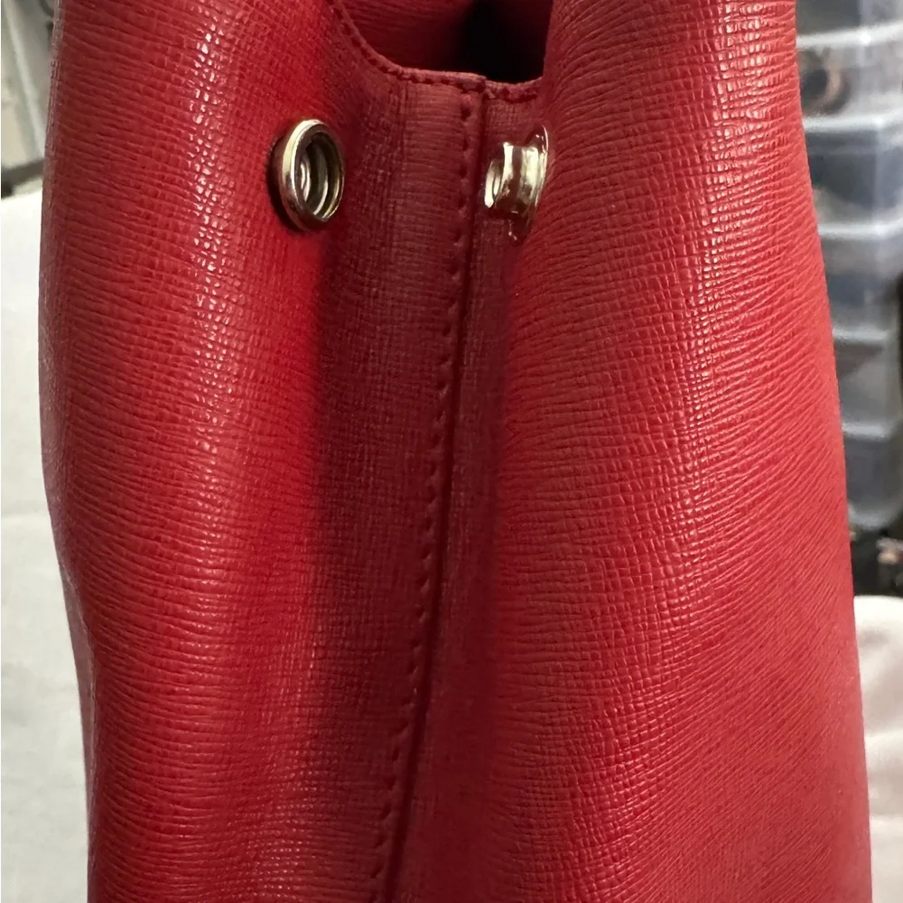 LAST CHANCE Furla Red Tote Bag with Saffiano Leather Finish - Picture 3 of 7